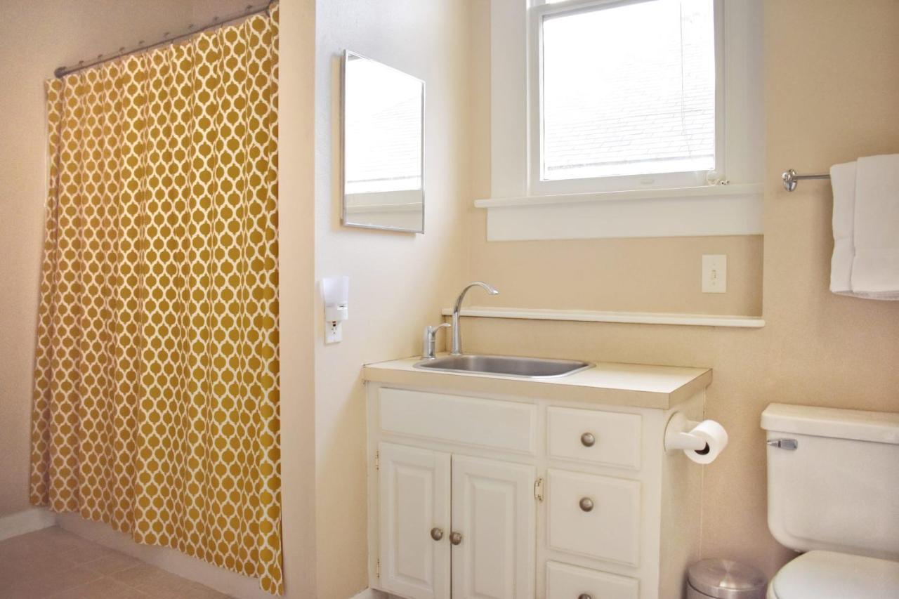 Greeley Gardens 2Nd Floor Efficiency With A View Apartment Houston Bagian luar foto