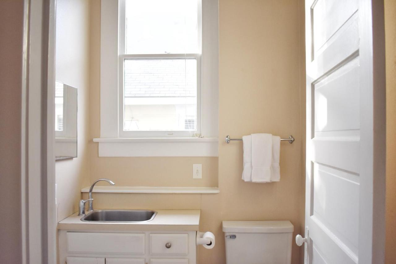 Greeley Gardens 2Nd Floor Efficiency With A View Apartment Houston Bagian luar foto